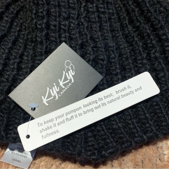 Kyi Kyi Classic Faux Fur Pom Beanie Black/Red - Picture 5 of 6